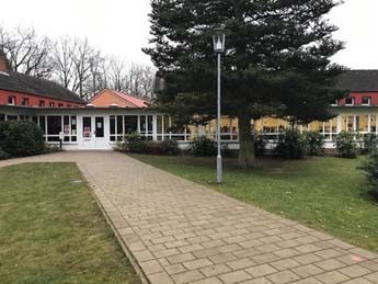 Haupteinga Alfried-Otto-Schule